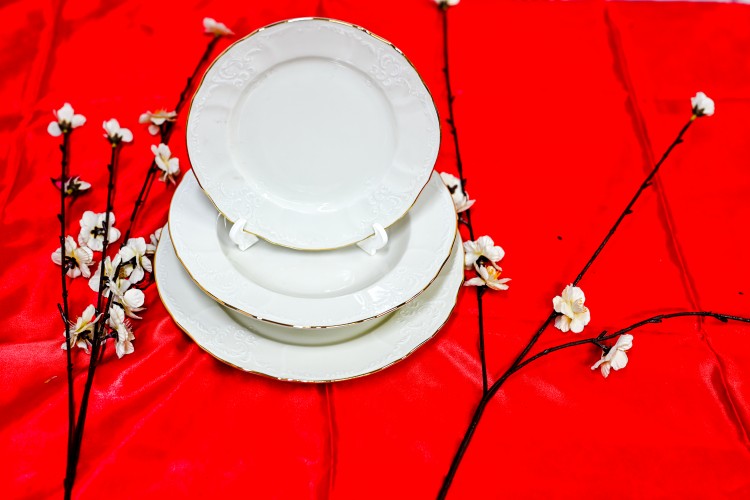 פס זהב לבן - סט 18 צלחות