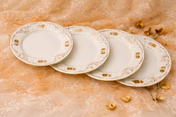 עלה זהב - צלחות בגדלים שונים