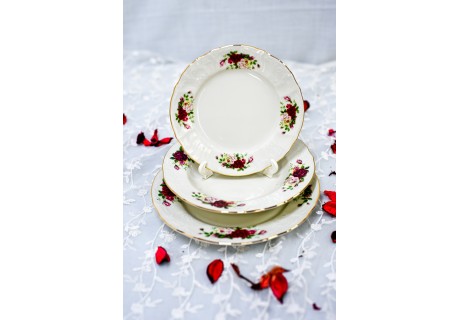 שושנה אדומה - 18 צלחות